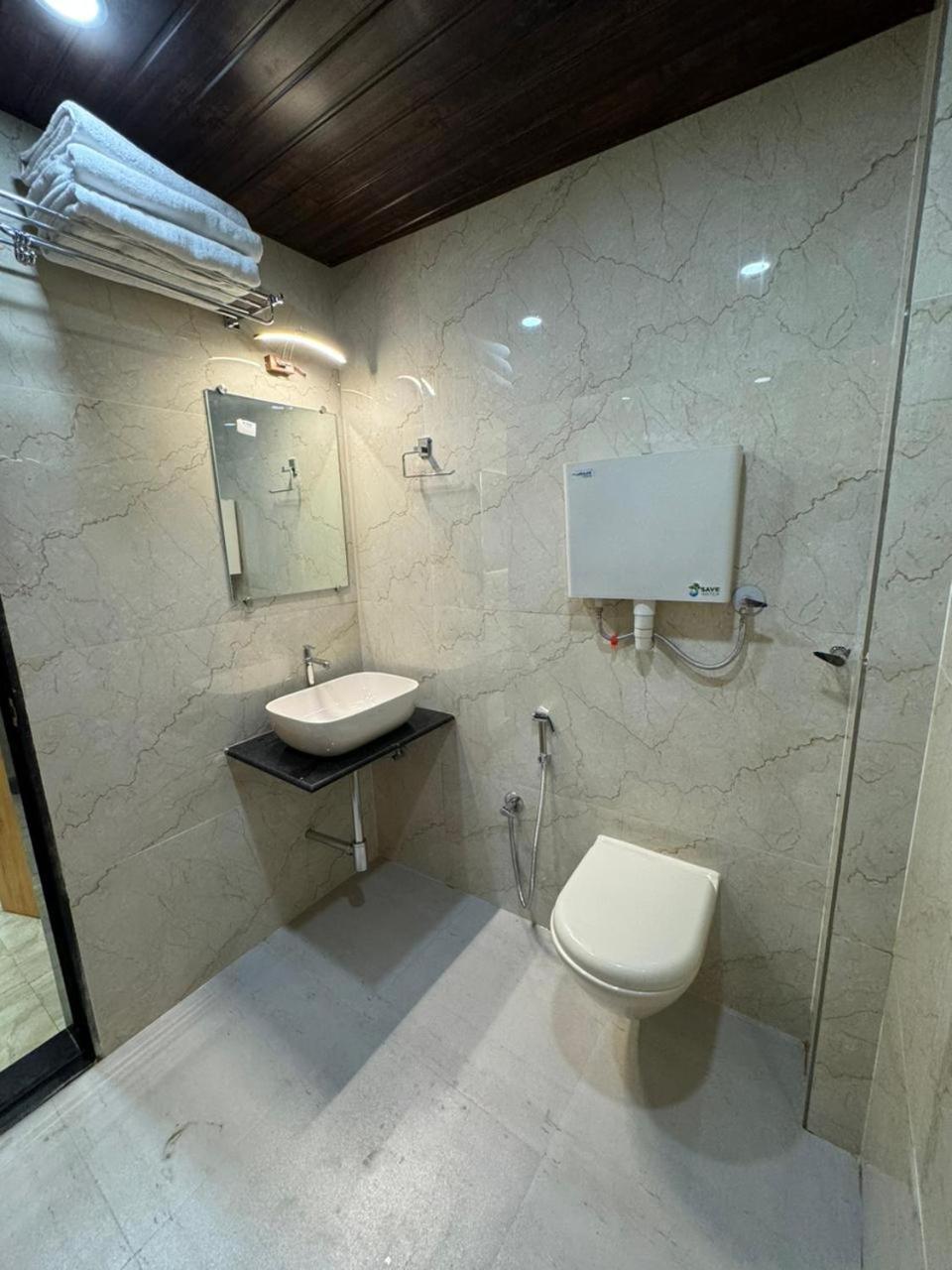 Hotel National - Grant Road Mumbai  Buitenkant foto