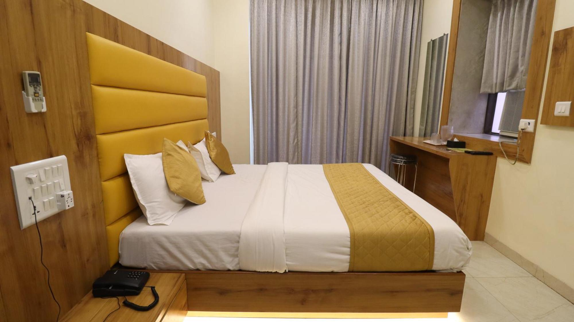 Hotel National - Grant Road Mumbai  Buitenkant foto