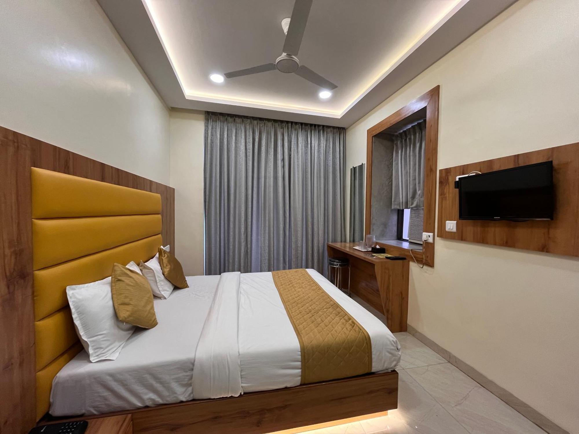 Hotel National - Grant Road Mumbai  Buitenkant foto
