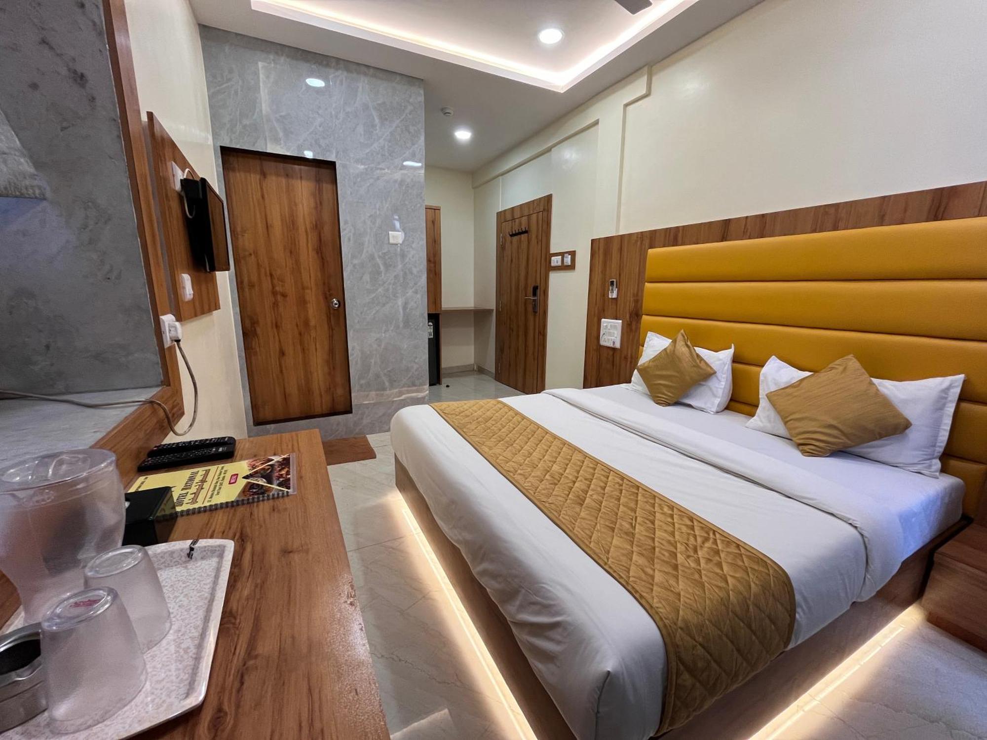 Hotel National - Grant Road Mumbai  Buitenkant foto