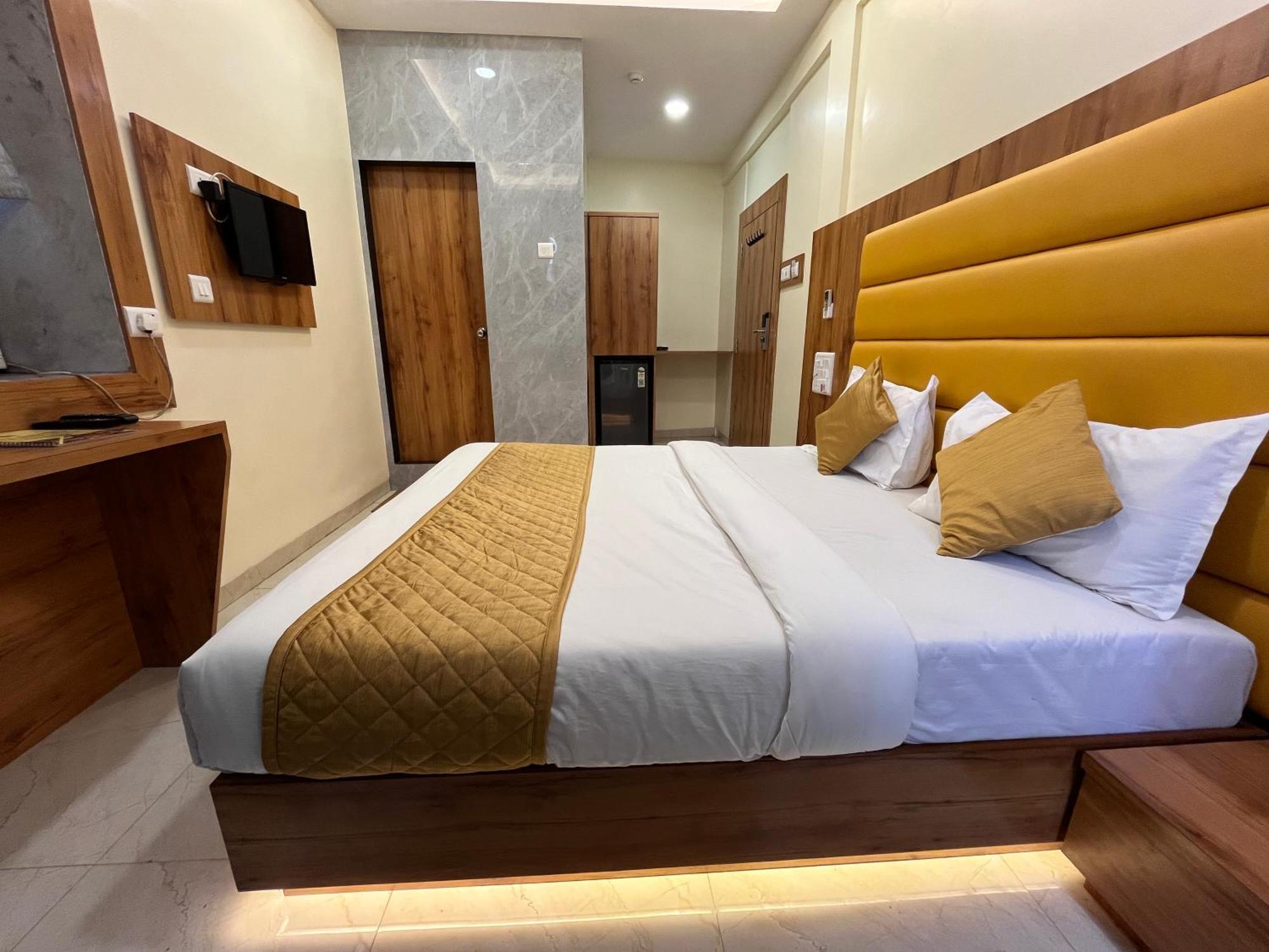 Hotel National - Grant Road Mumbai  Buitenkant foto