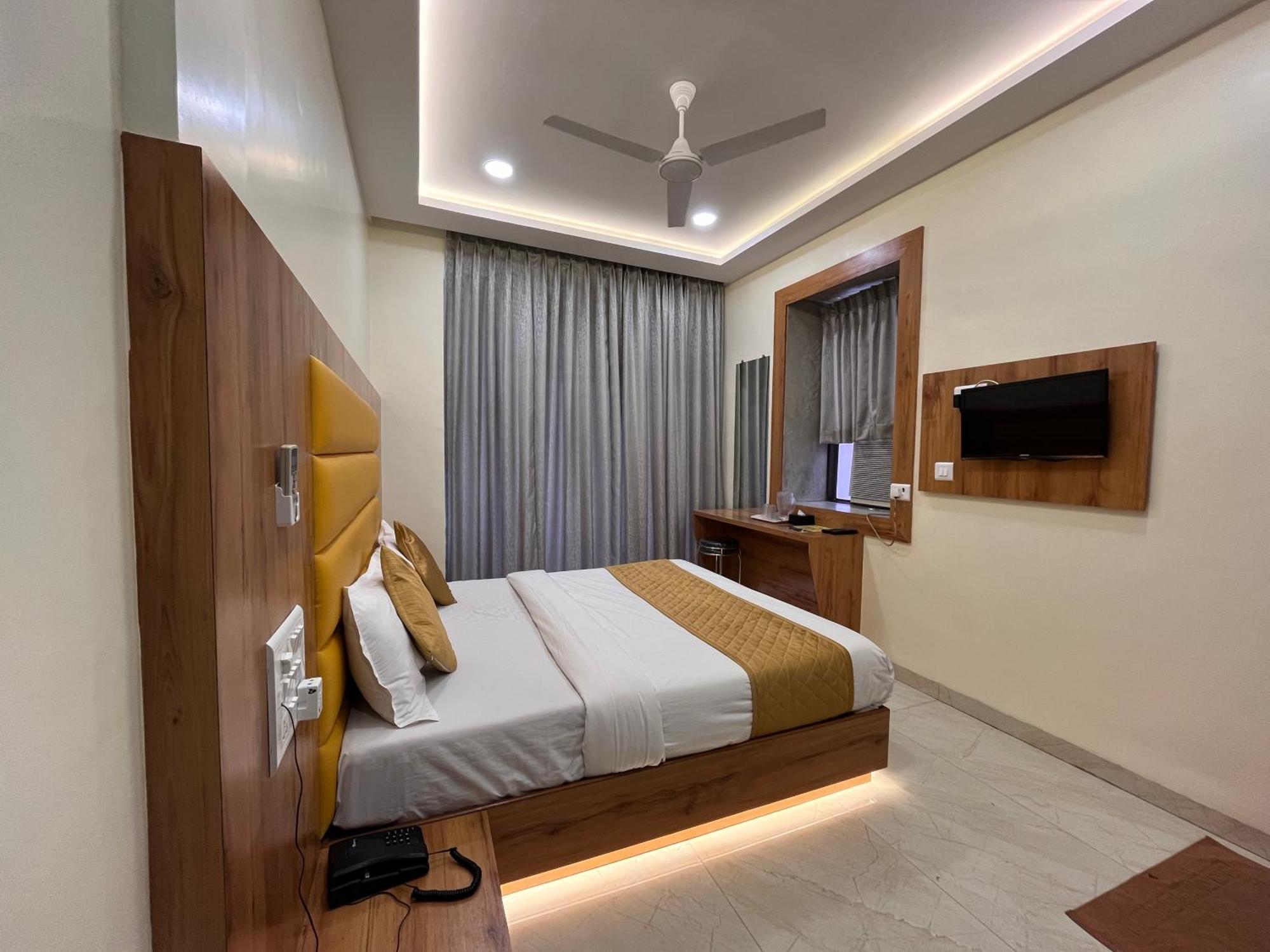 Hotel National - Grant Road Mumbai  Buitenkant foto