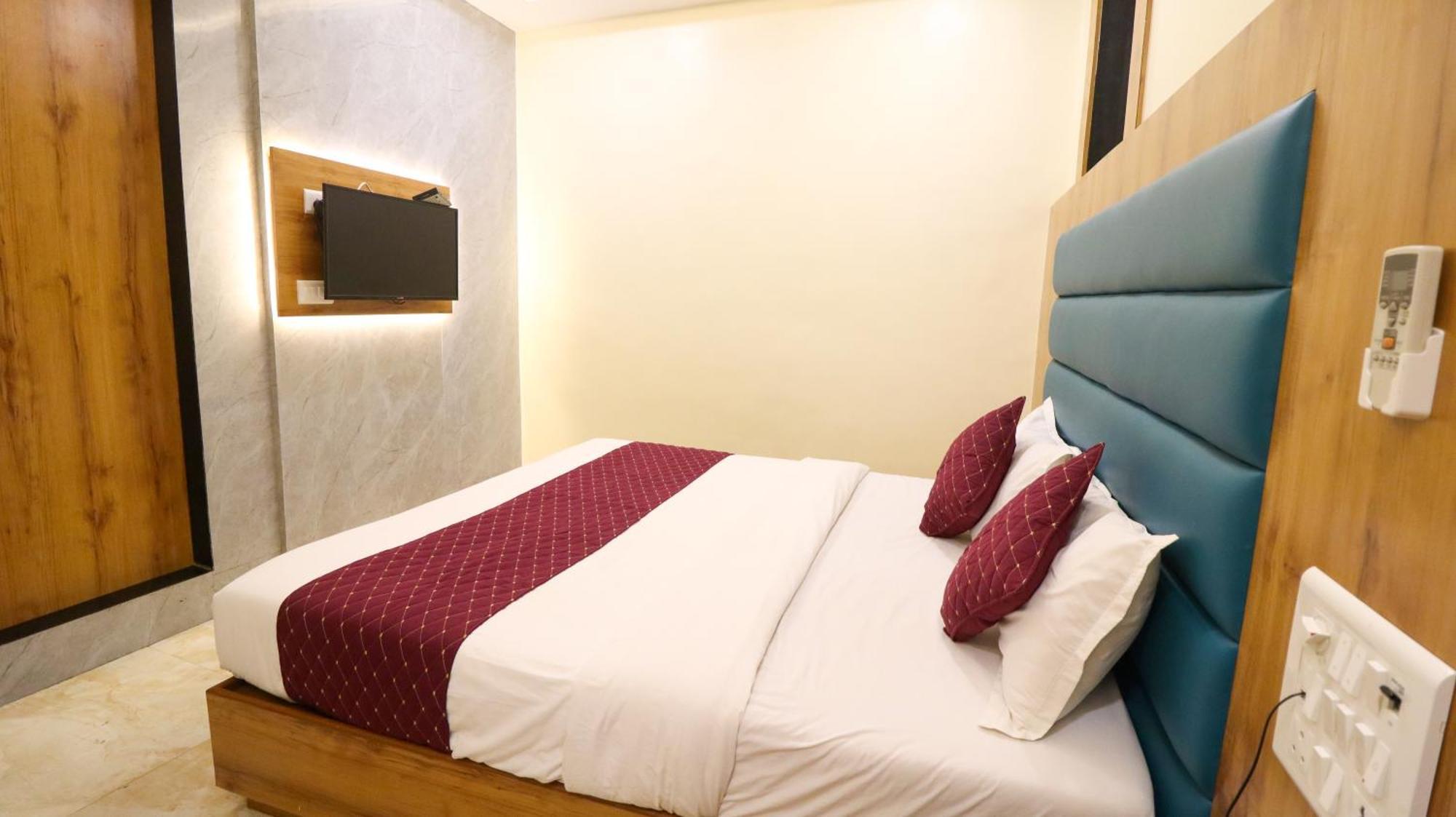 Hotel National - Grant Road Mumbai  Buitenkant foto