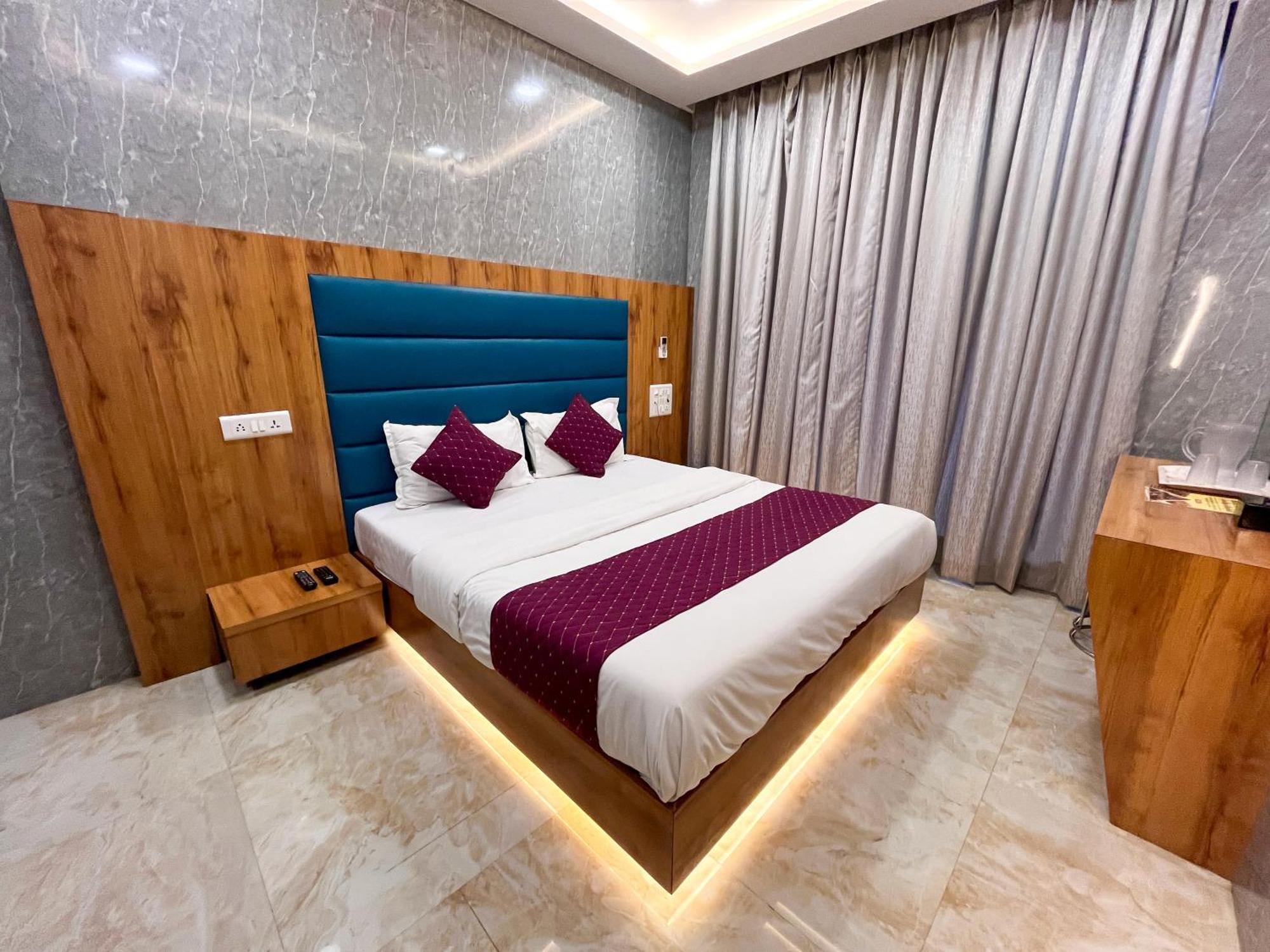 Hotel National - Grant Road Mumbai  Buitenkant foto