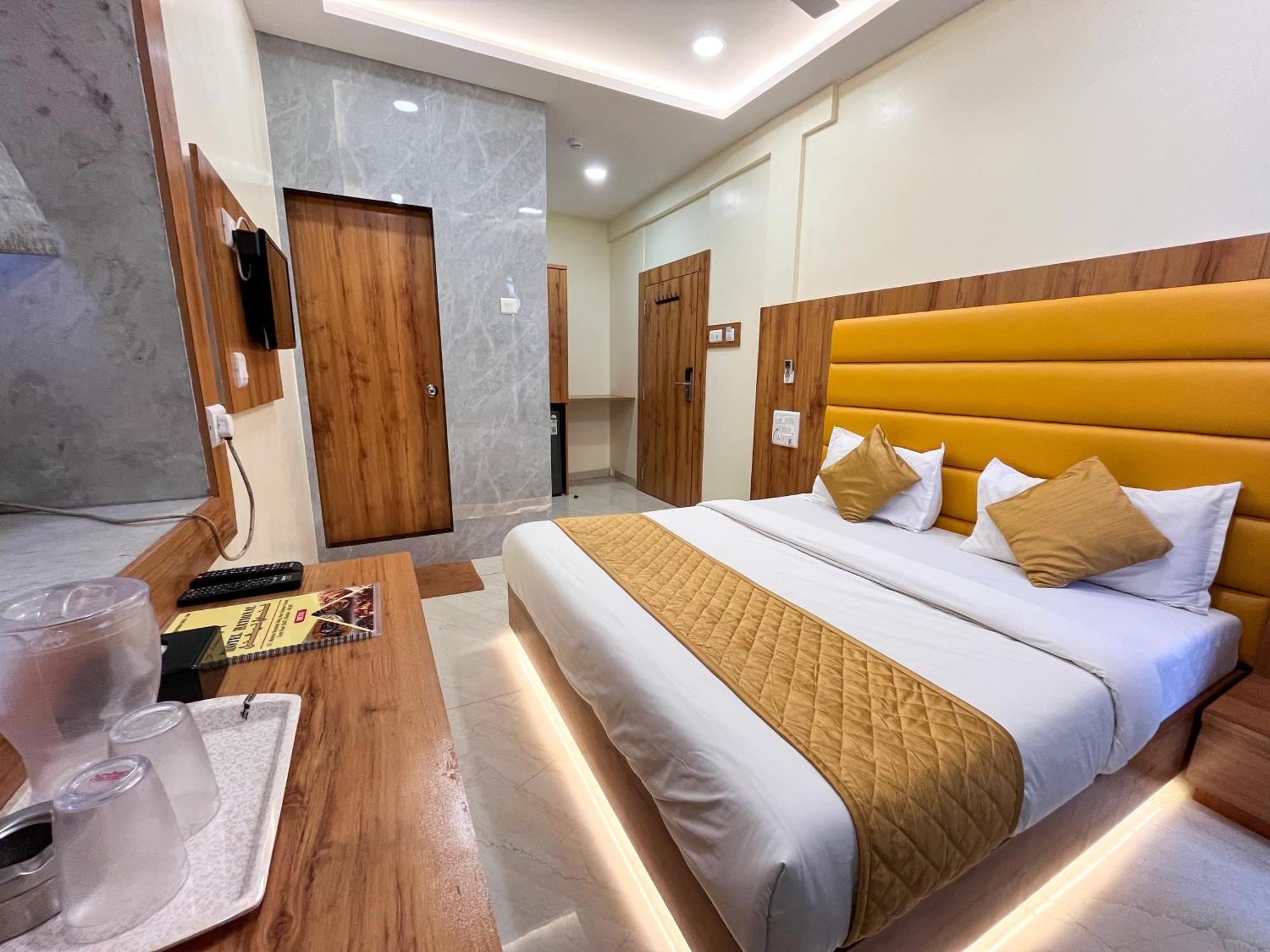 Hotel National - Grant Road Mumbai  Buitenkant foto